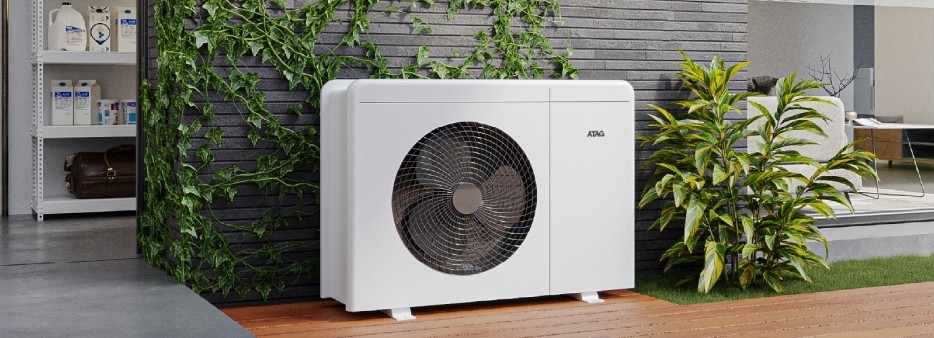 ATAG waterboiler en buitenunit wit plant groen