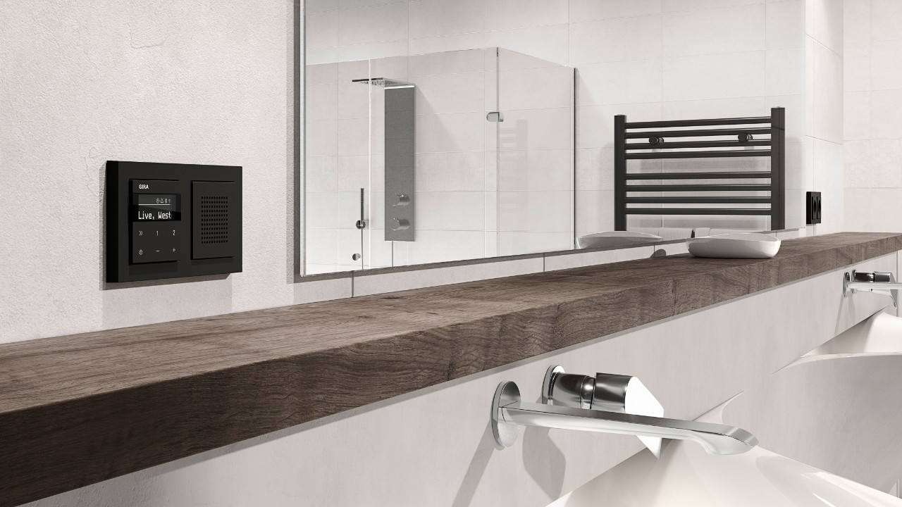 stopcontact zwart hout badkamer